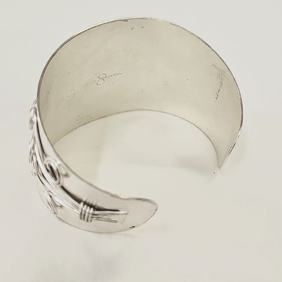 Jessica Simpson ESilver Women's Cuff Bracelet With Wire Scroll Designs - Picture 3 of 6